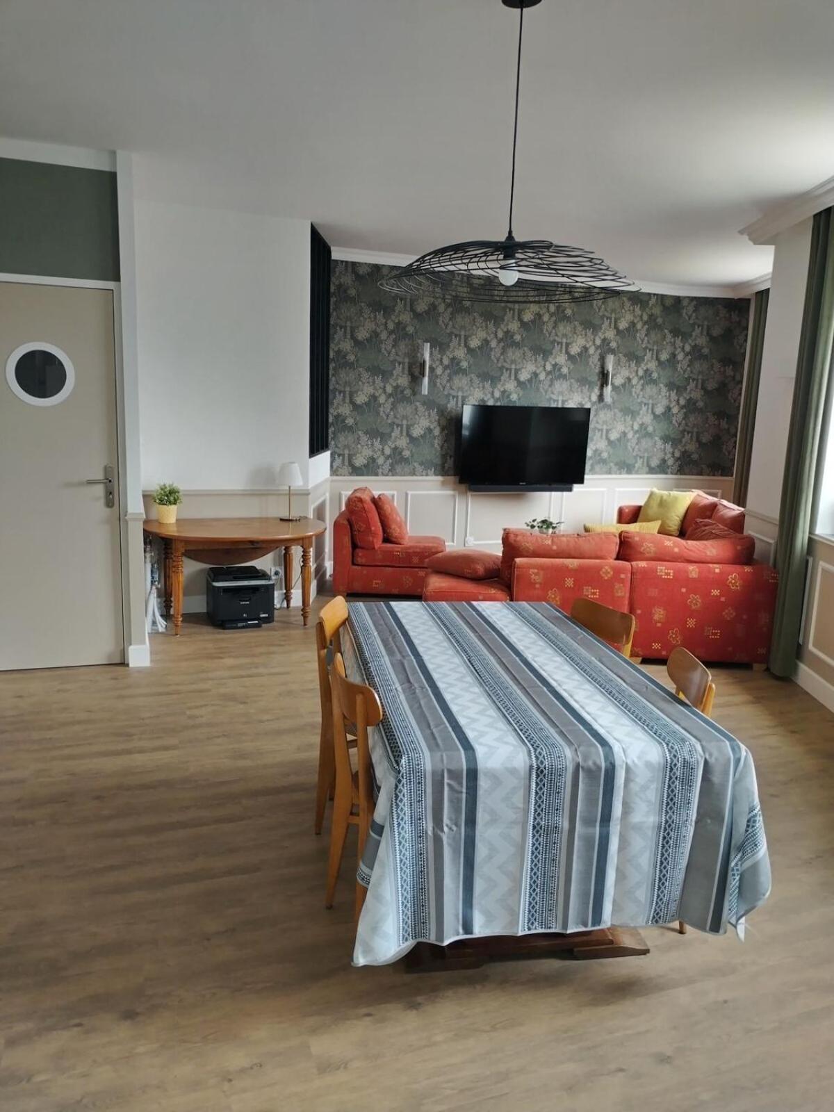 Le Familia Apartment Guer Exterior photo