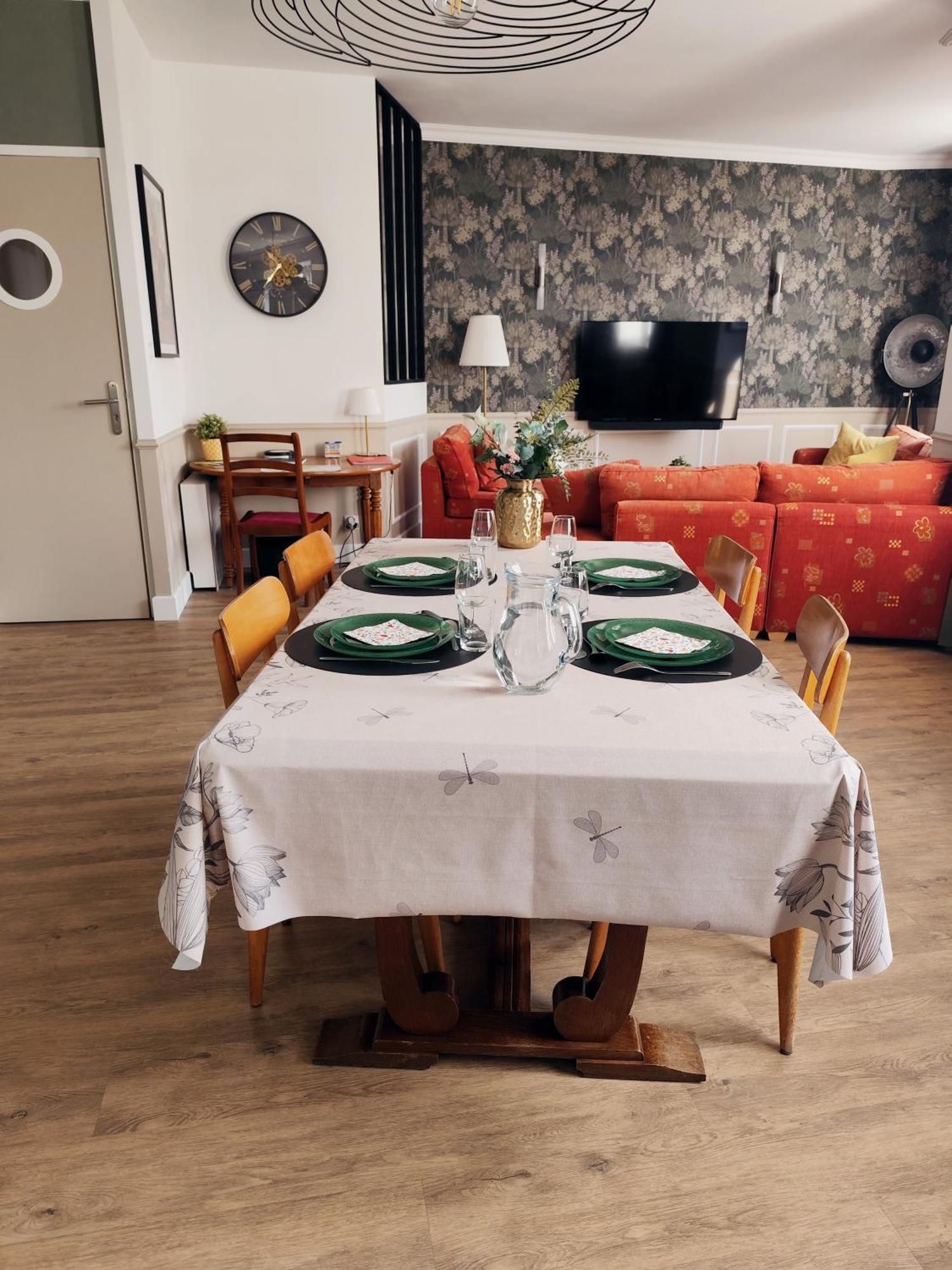 Le Familia Apartment Guer Exterior photo