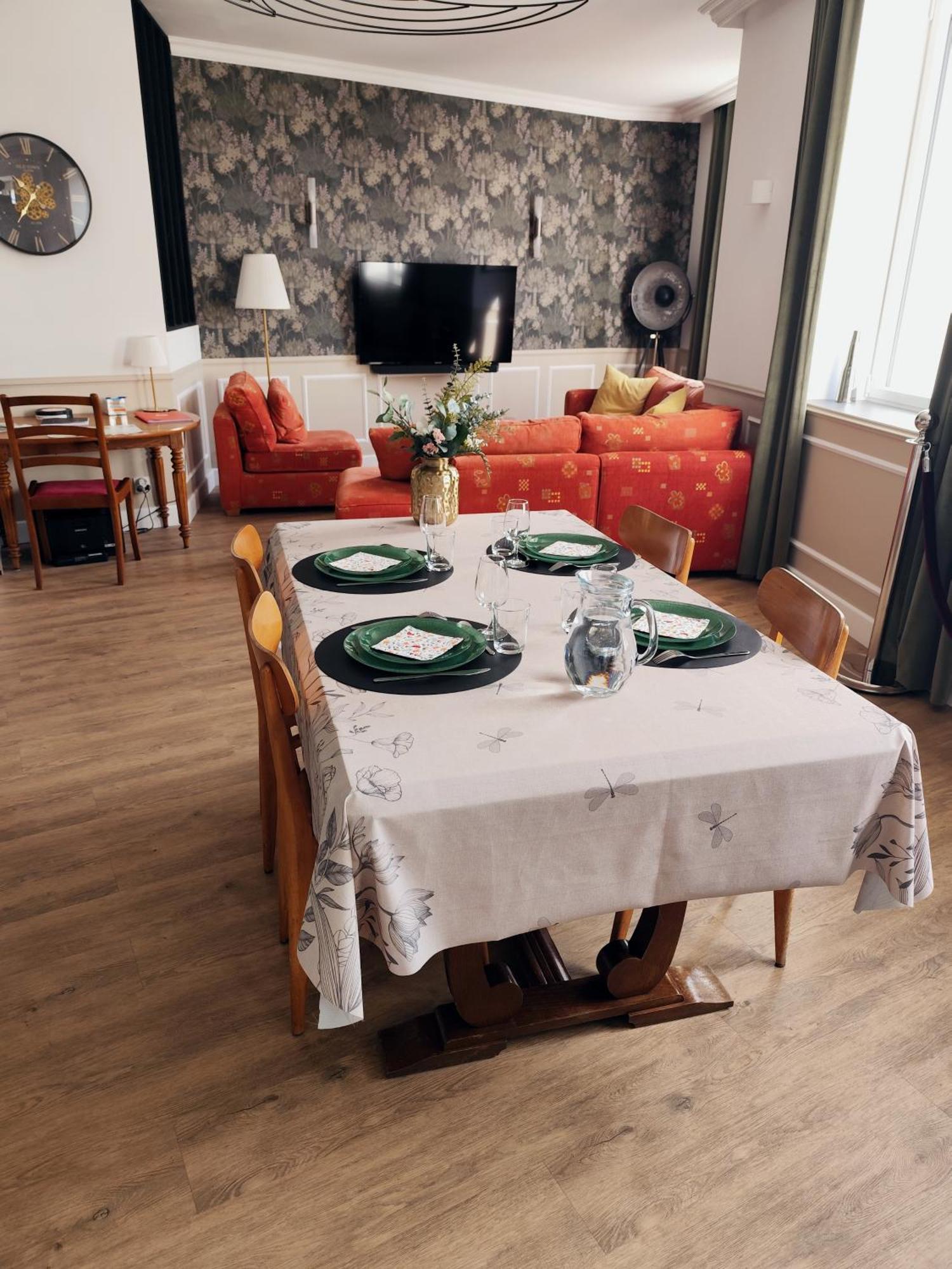Le Familia Apartment Guer Exterior photo